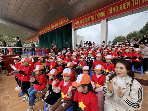 HOẠT ĐỘNG TRẢI NGHIỆM “ CHIẾN SĨ TÝ HON” CỦA CÔ VÀ TRÒ TRƯỜNG MẦM NON HOA MƠ