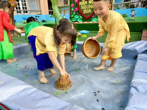 Ảnh hoạt động: HOẠT ĐỘNG NGOÀI TRỜI - SÂN CHƠI BỔ ÍCH CHO TRẺ MẦM NON
