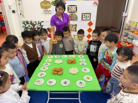 Ảnh hoạt động: RỘN RÀNG TRẢI NGHIỆM LÀM BÁNH CHÀO MỪNG NGÀY 8/3 CỦA CÁC BÉ TRƯỜNG MẦM NON NOONG BUA
