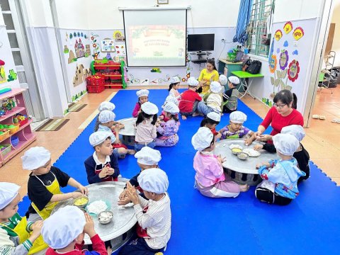 Ảnh hoạt động: RỘN RÀNG TRẢI NGHIỆM LÀM BÁNH CHÀO MỪNG NGÀY 8/3 CỦA CÁC BÉ TRƯỜNG MẦM NON NOONG BUA