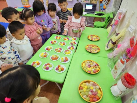 Ảnh hoạt động: RỘN RÀNG TRẢI NGHIỆM LÀM BÁNH CHÀO MỪNG NGÀY 8/3 CỦA CÁC BÉ TRƯỜNG MẦM NON NOONG BUA