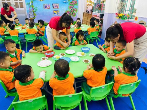Ảnh hoạt động: RỘN RÀNG TRẢI NGHIỆM LÀM BÁNH CHÀO MỪNG NGÀY 8/3 CỦA CÁC BÉ TRƯỜNG MẦM NON NOONG BUA