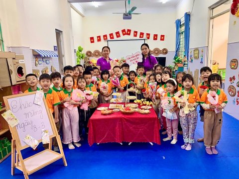 Ảnh hoạt động: RỘN RÀNG TRẢI NGHIỆM LÀM BÁNH CHÀO MỪNG NGÀY 8/3 CỦA CÁC BÉ TRƯỜNG MẦM NON NOONG BUA
