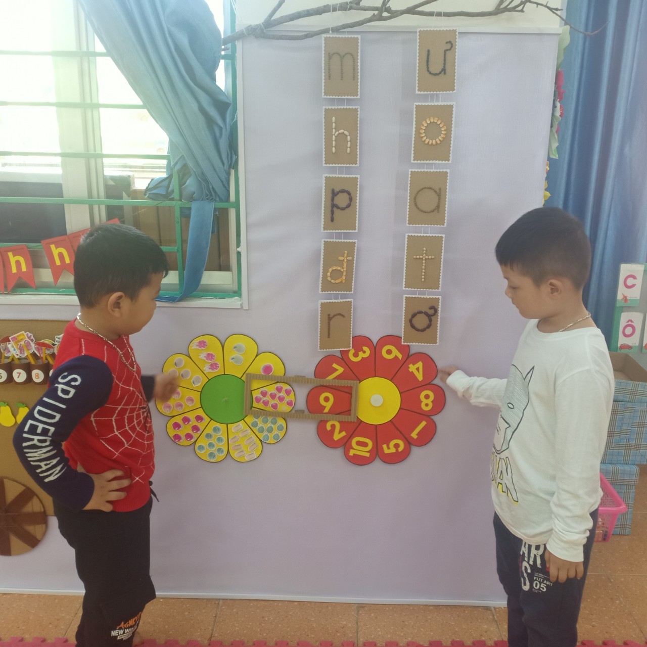 Ảnh trong bài: TRƯỜNG MẦM NON NOONG BUA PHÁT ĐỘNG PHONG TRÀO XÂY DỰNG MÔI TRƯỜNG LỚP HỌC “ XANH - AN TOÀN - THÂN THIỆN” CHÀO MỪNG 40 NĂM NGÀY NHÀ GIÁO VIỆT NAM 20/11