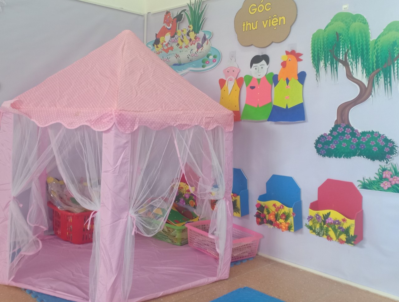 Ảnh trong bài: TRƯỜNG MẦM NON NOONG BUA PHÁT ĐỘNG PHONG TRÀO XÂY DỰNG MÔI TRƯỜNG LỚP HỌC “ XANH - AN TOÀN - THÂN THIỆN” CHÀO MỪNG 40 NĂM NGÀY NHÀ GIÁO VIỆT NAM 20/11