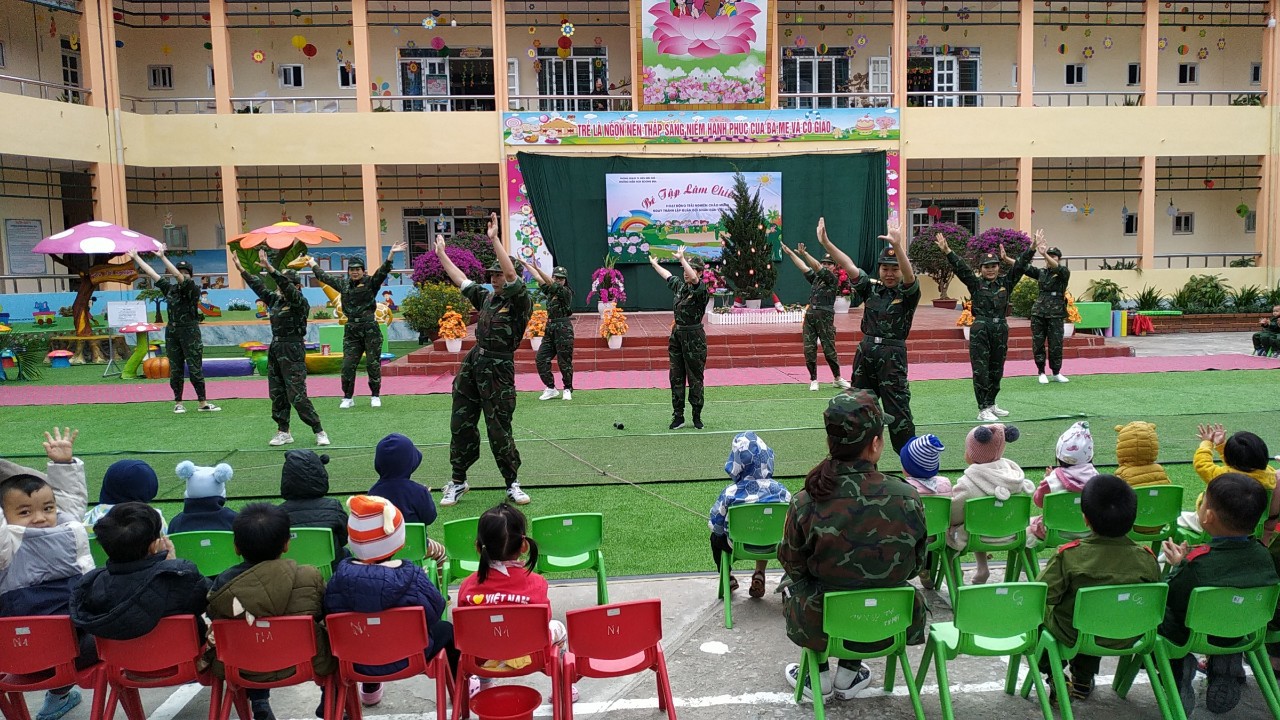 Ảnh trong bài: HOẠT ĐỘNG TRẢI NGHIỆM “ BÉ TẬP LÀM CHIẾN SỸ” CỦA TRƯỜNG MẦM NON NOONG BUA.
