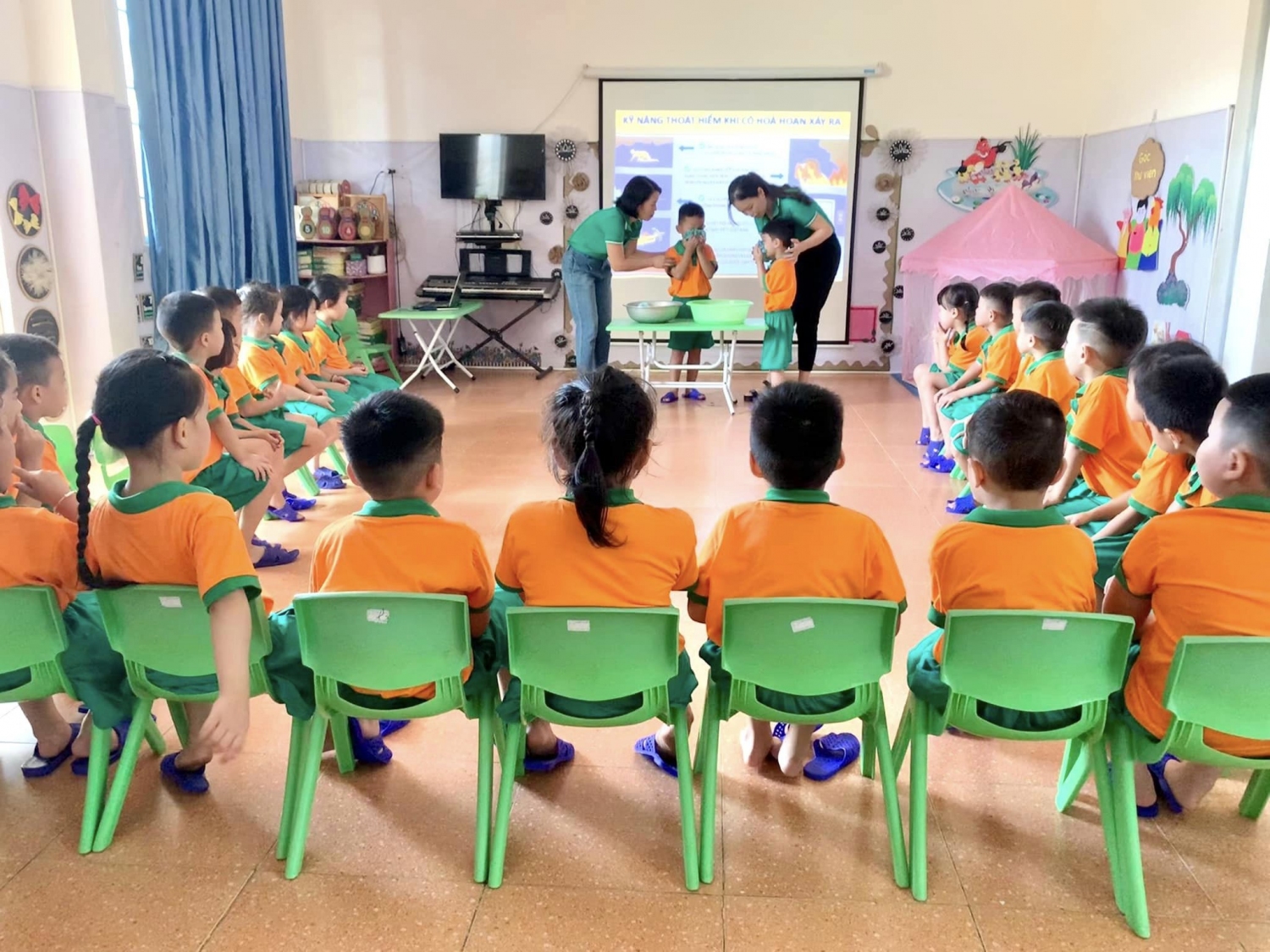 Ảnh trong bài: TRƯỜNG MẦM NON NOONG BUA TỔ CHỨC DIỄN TẬP PHÒNG CHÁY CHỮA CHÁY VÀ CỨU NẠN CỨU HỘ NĂM HỌC 2023 - 2024