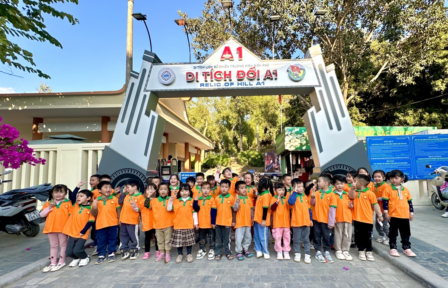 Ảnh trong bài: TRƯỜNG MẦM NON NOONG BUA TỔ CHỨC CHO CÁC BÉ THĂM VIẾNG NGHĨA TRANG LIỆT SỸ A1 VÀ THAM QUAN DI TÍCH LỊCH SỬ ĐỒI A1