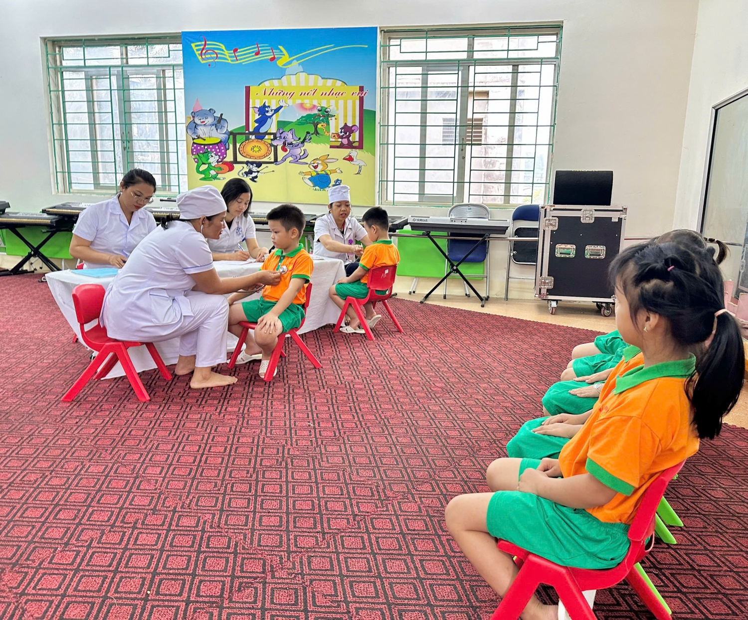 Ảnh trong bài: TRƯỜNG MẦM NON NOONG BUA PHỐI HỢP VỚI TRẠM Y TẾ PHƯỜNG NOONG BUA KHÁM SỨC KHOẺ ĐỊNH KỲ CHO HỌC SINH