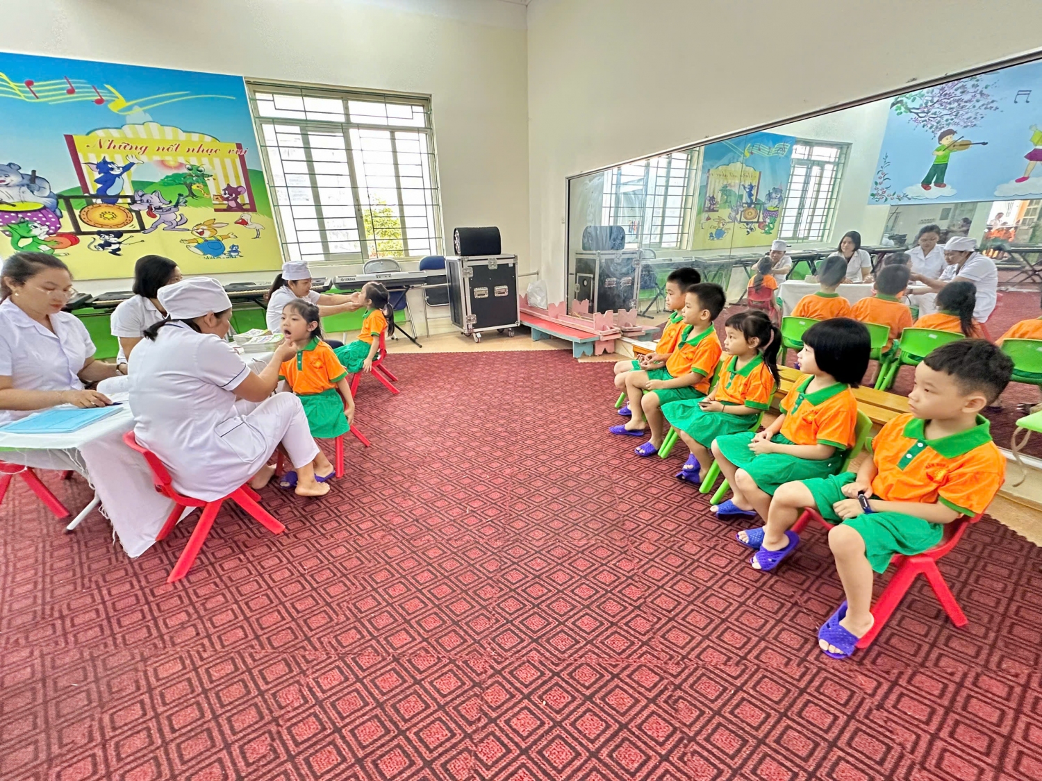 Ảnh trong bài: TRƯỜNG MẦM NON NOONG BUA PHỐI HỢP VỚI TRẠM Y TẾ PHƯỜNG NOONG BUA KHÁM SỨC KHOẺ ĐỊNH KỲ CHO HỌC SINH