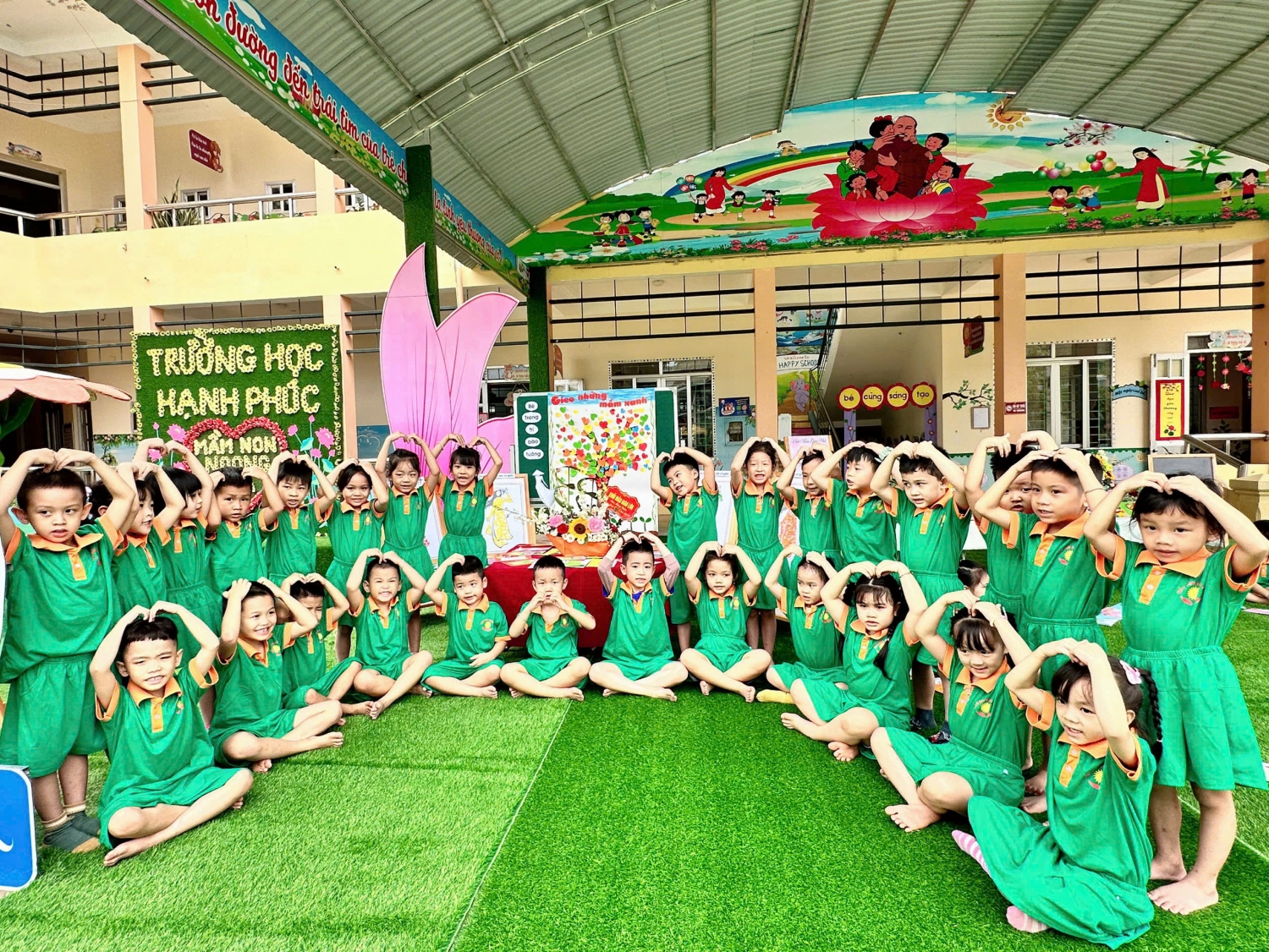 Ảnh trong bài: HOẠT ĐỘNG TRẢI NGHIỆM CỦA CÁC BÉ TRƯỜNG MẦM NON NOONG BUA CHÀO MỪNG NGÀY 20/11