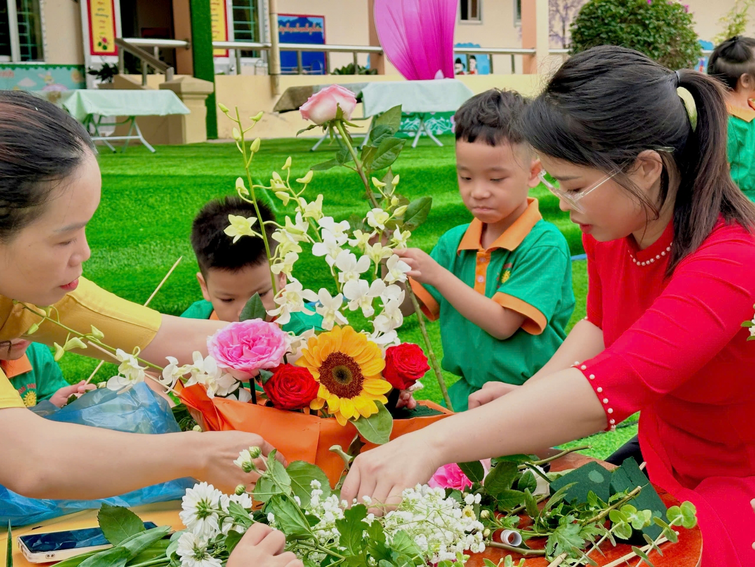 Ảnh trong bài: HOẠT ĐỘNG TRẢI NGHIỆM CỦA CÁC BÉ TRƯỜNG MẦM NON NOONG BUA CHÀO MỪNG NGÀY 20/11
