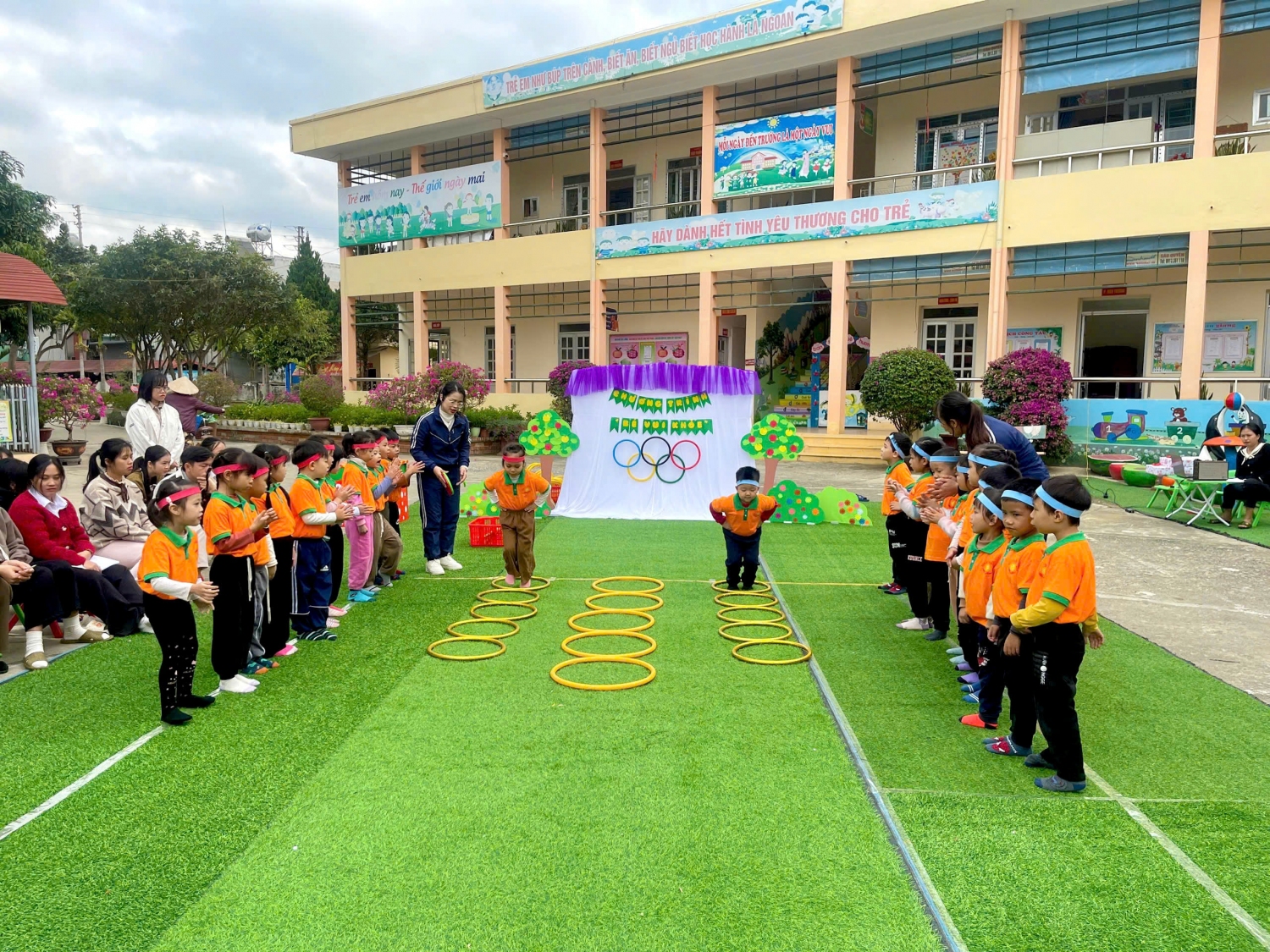 Ảnh trong bài: TRƯỜNG MẦM NON NOONG BUA TỔ CHỨC CÁC HOẠT ĐỘNG DỰ GIỜ DẠY MẪU CHO ĐOÀN SINH VIÊN THỰC TẬP SƯ PHẠM