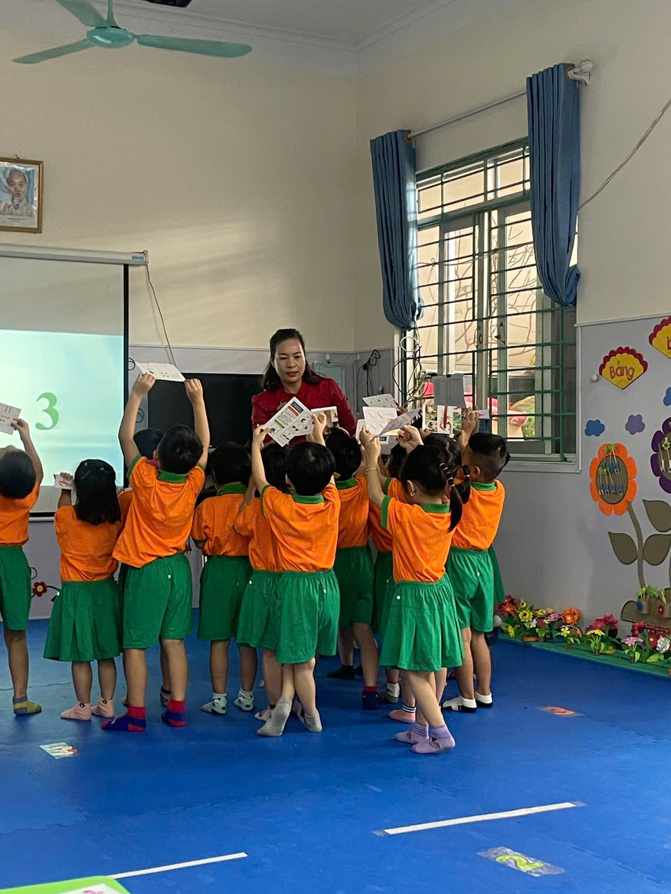Ảnh trong bài: TRƯỜNG MẦM NON NOONG BUA TỔ CHỨC CÁC HOẠT ĐỘNG DỰ GIỜ DẠY MẪU CHO ĐOÀN SINH VIÊN THỰC TẬP SƯ PHẠM