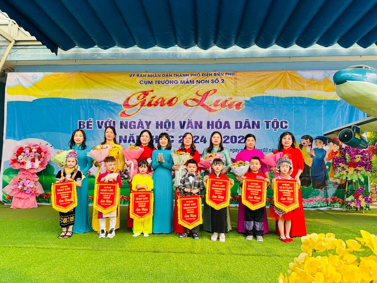 Ảnh trong bài: TRƯỜNG MẦM NON NOONG BUA THAM GIA GIAO LƯU “BÉ VỚI NGÀY HỘI VĂN HOÁ CÁC DÂN TỘC” CẤP CỤM NĂM HỌC 2024-2025