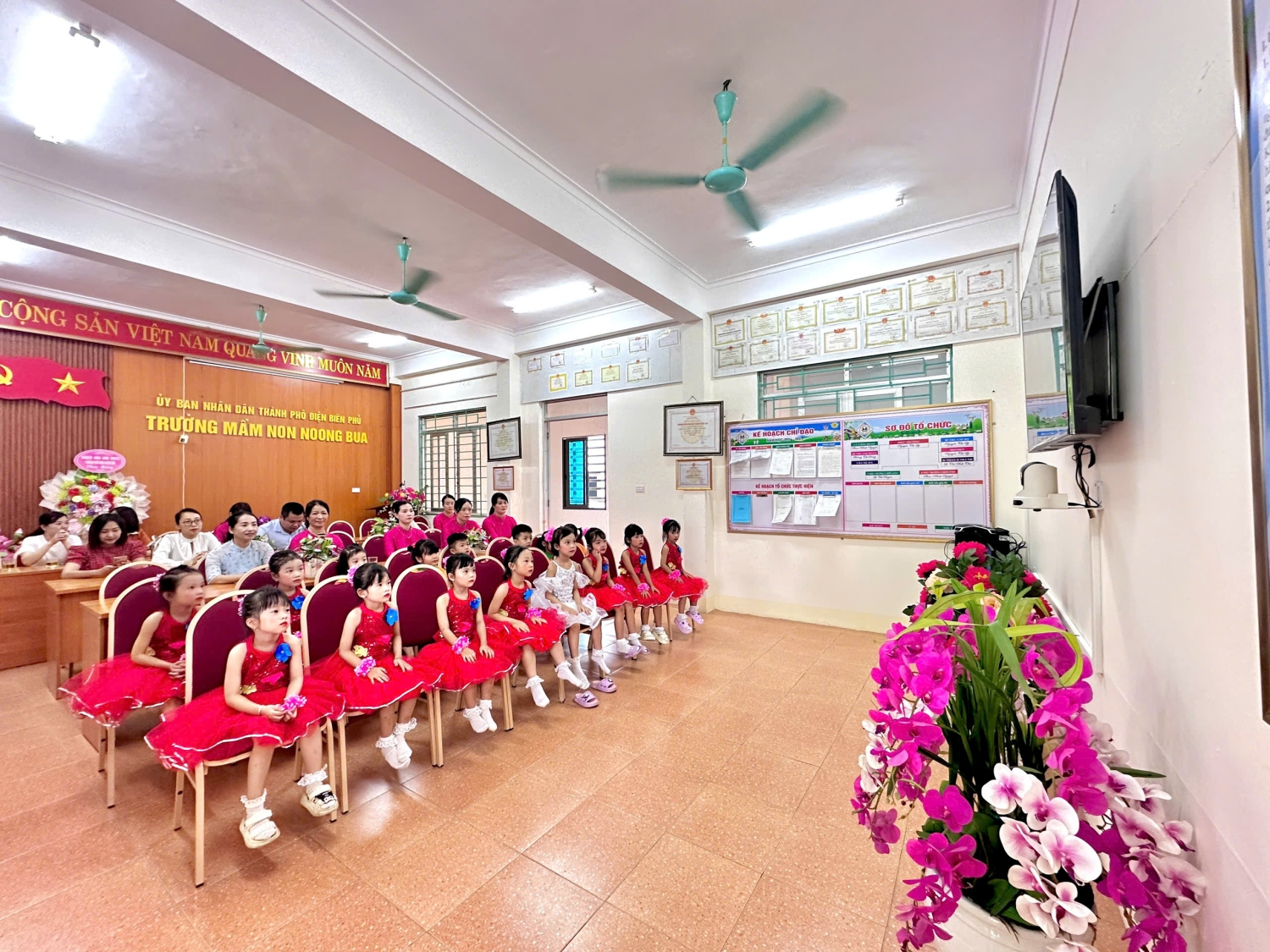 Ảnh trong bài: TƯNG BỪNG “NGÀY HỘI ĐẾN TRƯỜNG CỦA BÉ” NĂM HỌC 2025-2026 CỦA CÁC BÉ TRƯỜNG MẦM NON NOONG BUA