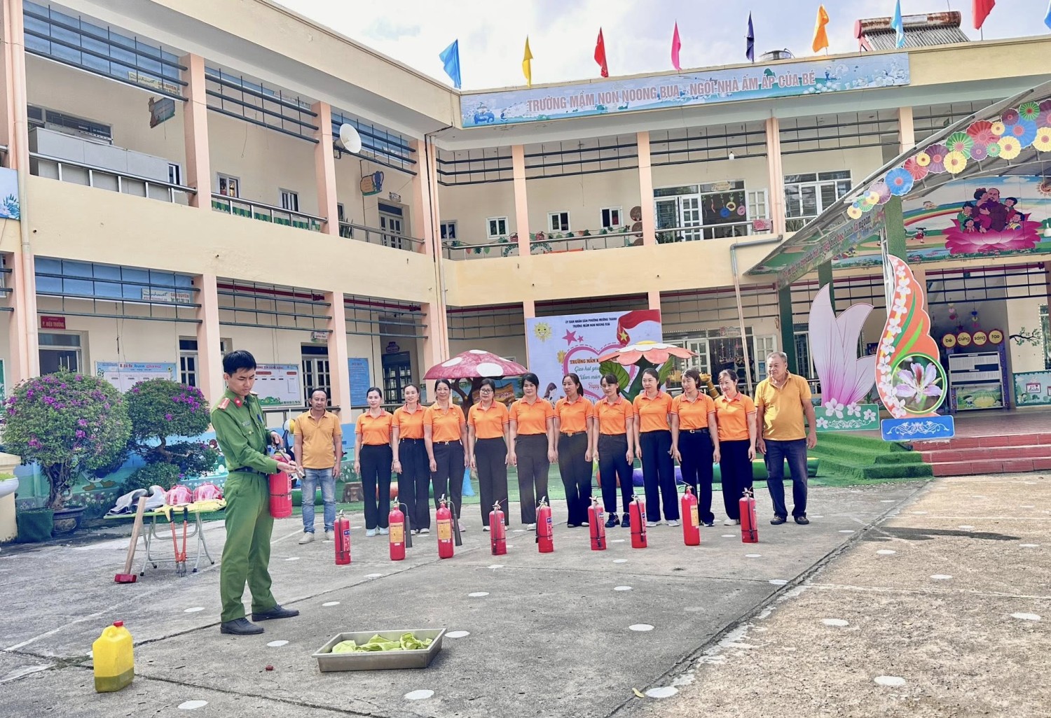 Ảnh trong bài: TRƯỜNG MẦM NON NOONG BUA TĂNG CƯỜNG PHÒNG CHÁY, BẢO VỆ AN TOÀN TRƯỜNG HỌC
