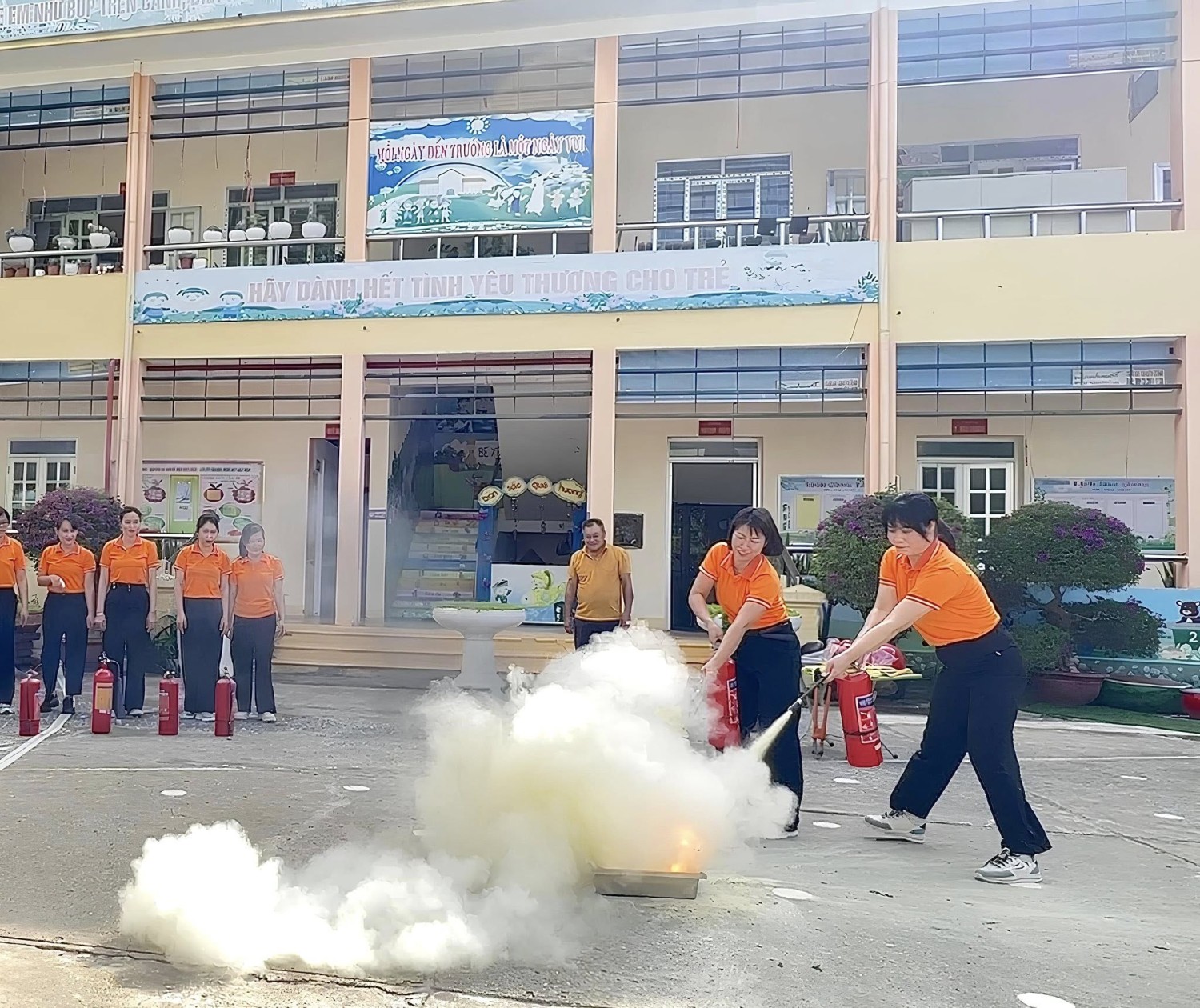 Ảnh trong bài: TRƯỜNG MẦM NON NOONG BUA TĂNG CƯỜNG PHÒNG CHÁY, BẢO VỆ AN TOÀN TRƯỜNG HỌC