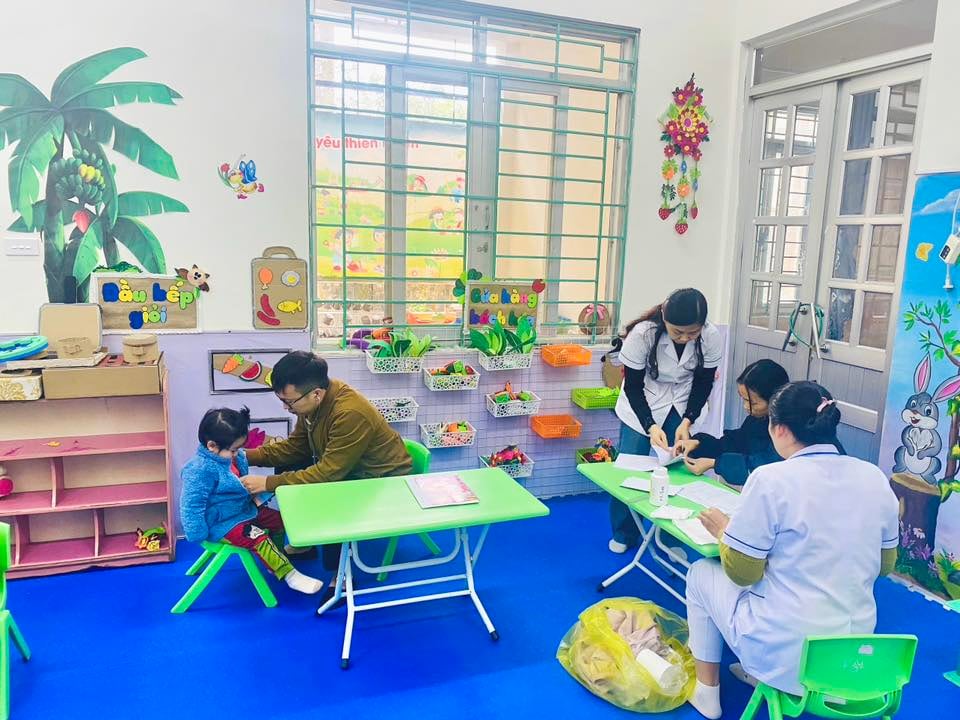 Ảnh trong bài: TRƯỜNG MẦM NON NOONG BUA PHỐI HỢP VỚI TRẠM Y TẾ PHƯỜNG MƯỜNG THANH TỔ CHỨC KHÁM SỨC KHỎE ĐỊNH KỲ CHO TRẺ