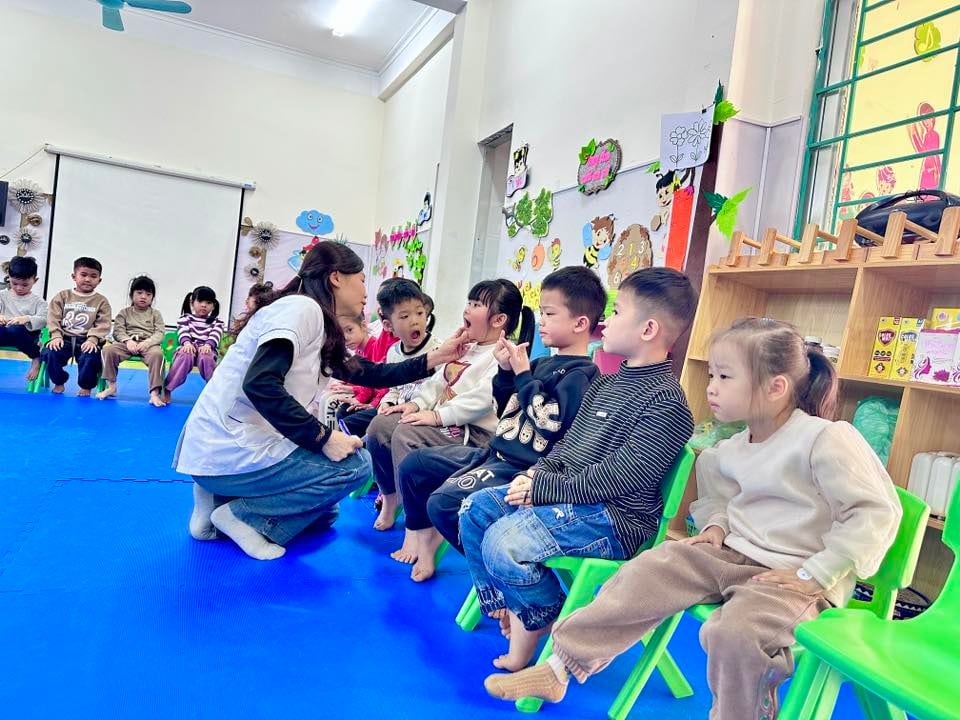Ảnh trong bài: TRƯỜNG MẦM NON NOONG BUA PHỐI HỢP VỚI TRẠM Y TẾ PHƯỜNG MƯỜNG THANH TỔ CHỨC KHÁM SỨC KHỎE ĐỊNH KỲ CHO TRẺ
