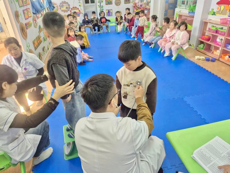 Ảnh trong bài: TRƯỜNG MẦM NON NOONG BUA PHỐI HỢP VỚI TRẠM Y TẾ PHƯỜNG MƯỜNG THANH TỔ CHỨC KHÁM SỨC KHỎE ĐỊNH KỲ CHO TRẺ