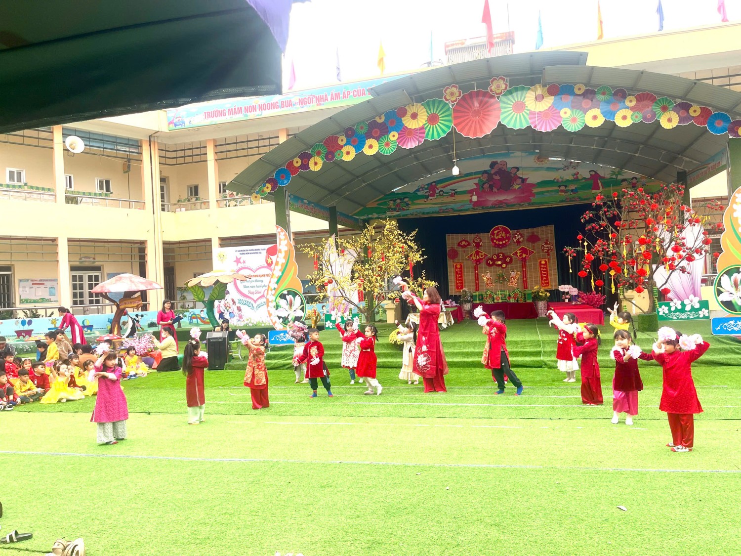 Ảnh trong bài: RỘN RÀNG HOẠT ĐỘNG TRẢI NGHIỆM "GÓI BÁNH CHƯNG, CHÀO XUÂN BÍNH NGỌ" TẠI TRƯỜNG MẦM NON NOONG BUA