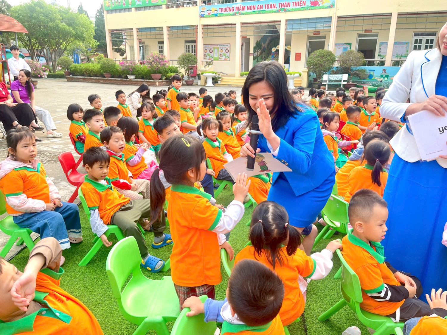 Ảnh trong bài: Trường Mầm non Noong Bua phối hợp với Trung tâm Anh ngữ Ocean Edu tổ chức chương trình “Giao lưu Tiếng Anh cho trẻ mẫu giáo”