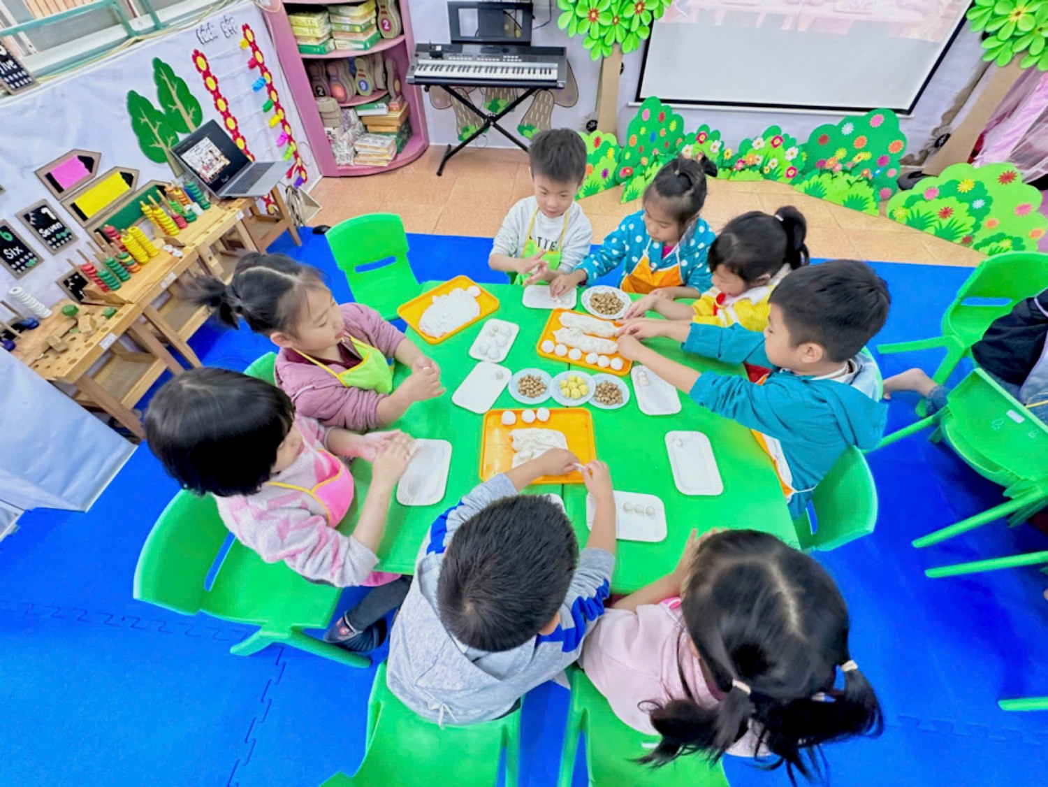 Ảnh trong bài: RỘN RÀNG TRẢI NGHIỆM LÀM BÁNH CHÀO MỪNG NGÀY 8/3 CỦA CÁC BÉ TRƯỜNG MẦM NON NOONG BUA