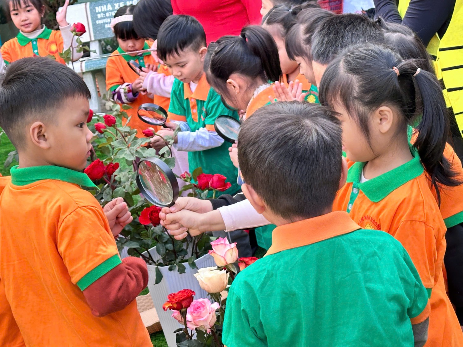 Ảnh trong bài: HOẠT ĐỘNG NGOÀI TRỜI - SÂN CHƠI BỔ ÍCH CHO TRẺ MẦM NON