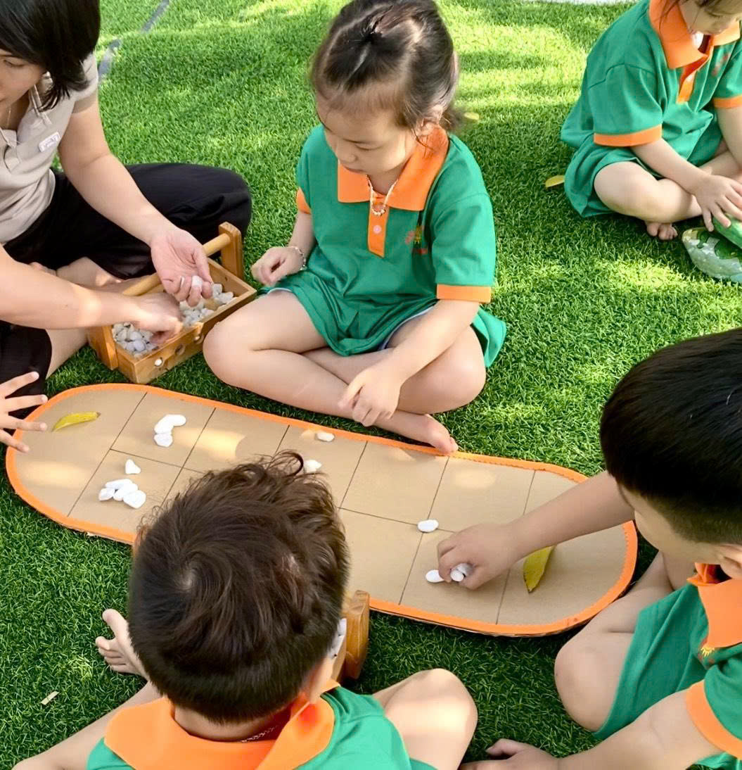 Ảnh trong bài: HOẠT ĐỘNG NGOÀI TRỜI - SÂN CHƠI BỔ ÍCH CHO TRẺ MẦM NON