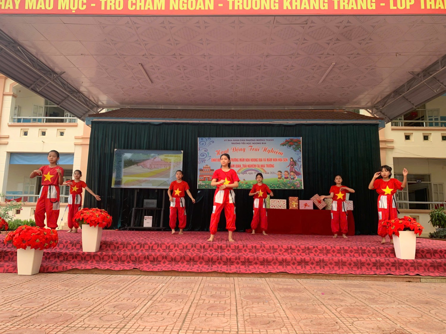 Ảnh trong bài: CÁC BÉ MẪU GIÁO LỚN TRƯỜNG MẦM NON NOONG BUA TRẢI NGHIỆM TẠI TRƯỜNG TIỂU HỌC NOONG BUA