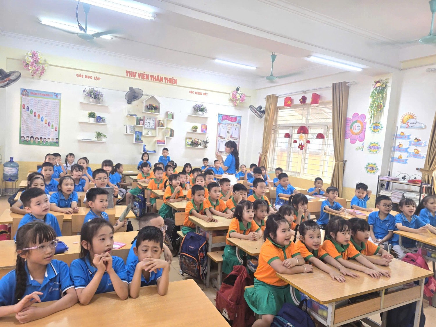 Ảnh trong bài: CÁC BÉ MẪU GIÁO LỚN TRƯỜNG MẦM NON NOONG BUA TRẢI NGHIỆM TẠI TRƯỜNG TIỂU HỌC NOONG BUA